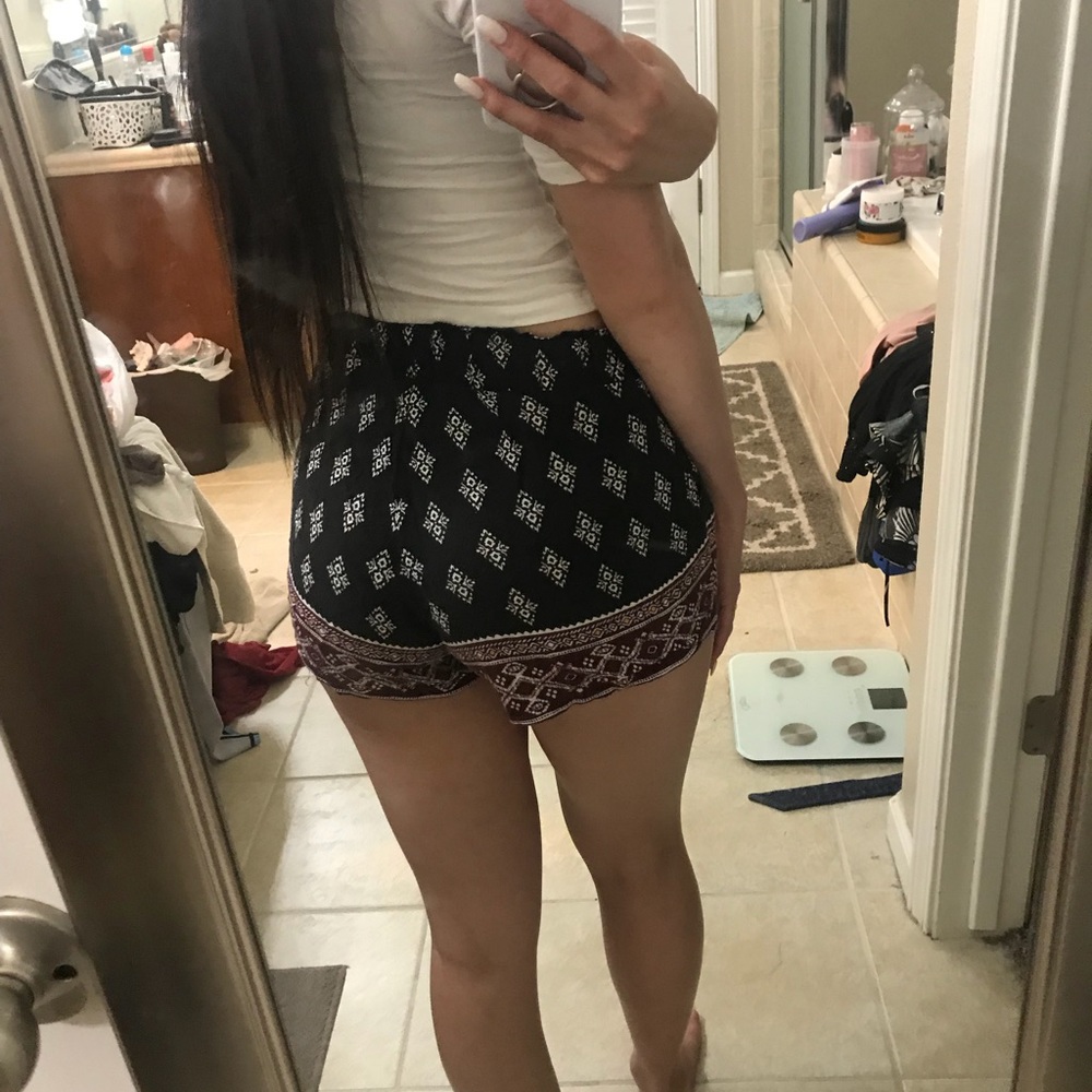 Shorts - Picture 3 of 3